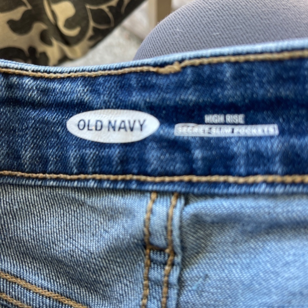 Old Navy High Rise Secret Slim Pockets Distressed Denim Shorts - Picture 8 of 8